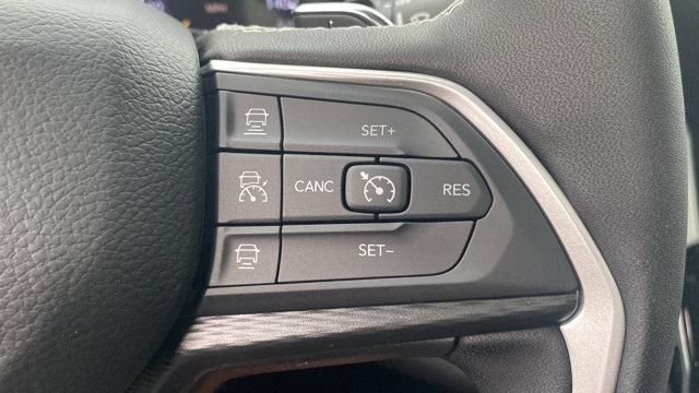Photo of 2025 Silver Zynith Jeep Grand Cherokee