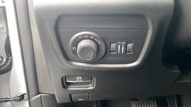 Photo of 2025 Silver Zynith Jeep Grand Cherokee