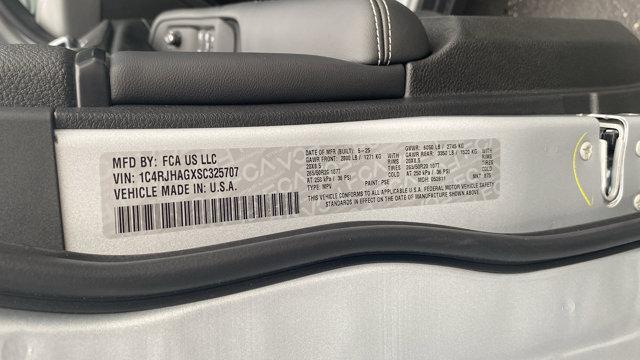 Photo of 2025 Silver Zynith Jeep Grand Cherokee
