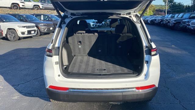 Photo of 2025 Bright White Clearcoat Jeep Grand Cherokee