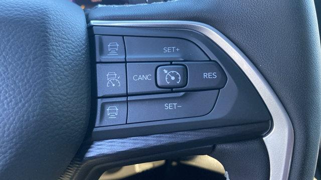 Photo of 2025 Bright White Clearcoat Jeep Grand Cherokee