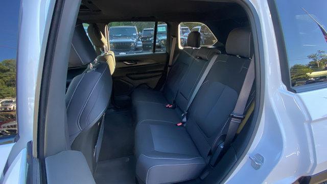 Photo of 2025 Bright White Clearcoat Jeep Grand Cherokee