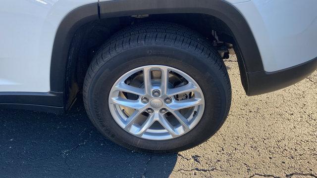 Photo of 2025 Bright White Clearcoat Jeep Grand Cherokee