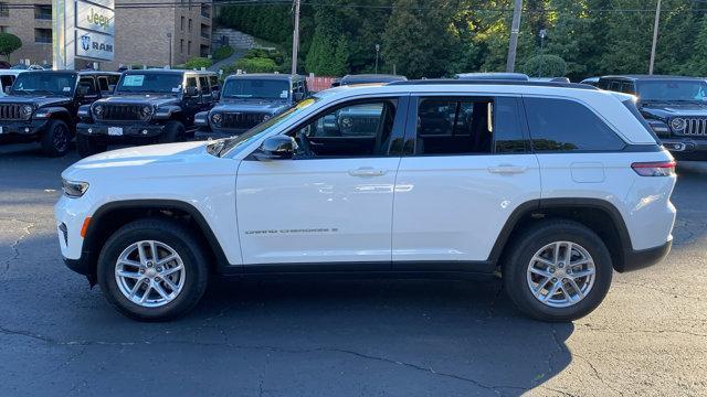 Photo of 2025 Bright White Clearcoat Jeep Grand Cherokee