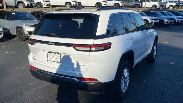 Photo of 2025 Bright White Clearcoat Jeep Grand Cherokee