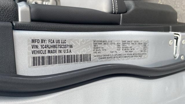 Photo of 2025 Silver Zynith Jeep Grand Cherokee