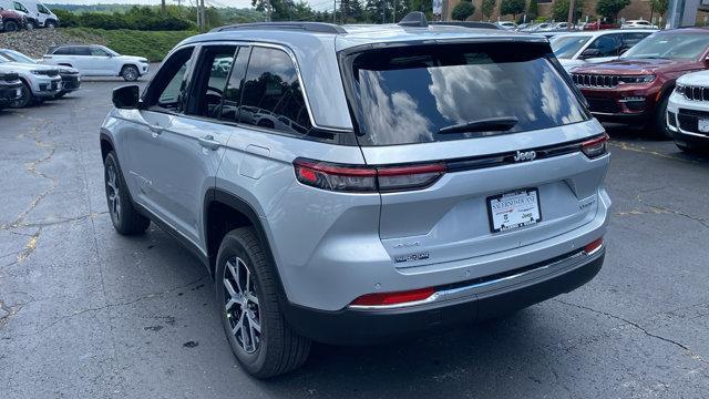 Photo of 2025 Silver Zynith Jeep Grand Cherokee