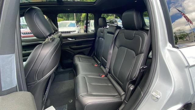Photo of 2025 Silver Zynith Jeep Grand Cherokee