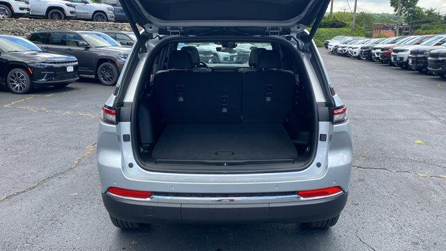 Photo of 2025 Silver Zynith Jeep Grand Cherokee