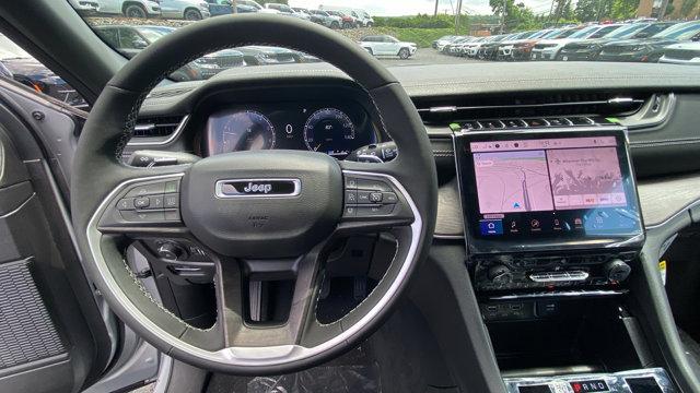 Photo of 2025 Silver Zynith Jeep Grand Cherokee