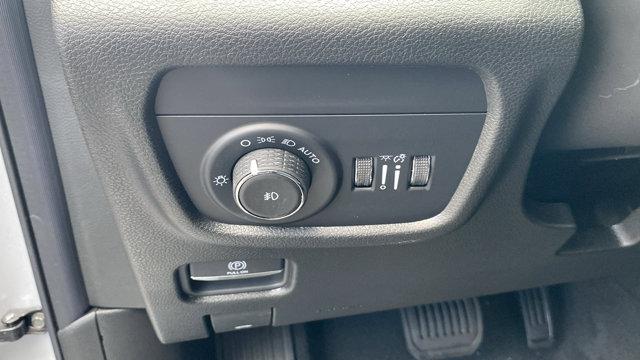 Photo of 2025 Silver Zynith Jeep Grand Cherokee