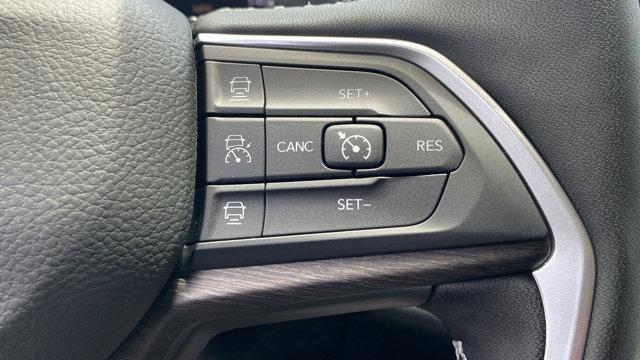 Photo of 2025 Silver Zynith Jeep Grand Cherokee