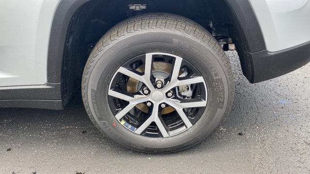 Photo of 2025 Silver Zynith Jeep Grand Cherokee