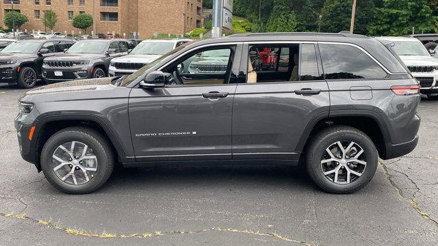 Photo of 2025 Baltic Gray Metallic Clearcoat Jeep Grand Cherokee
