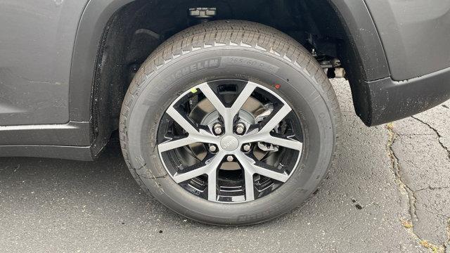 Photo of 2025 Baltic Gray Metallic Clearcoat Jeep Grand Cherokee