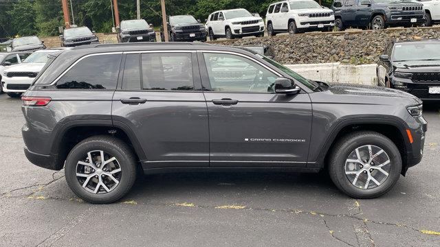 Photo of 2025 Baltic Gray Metallic Clearcoat Jeep Grand Cherokee
