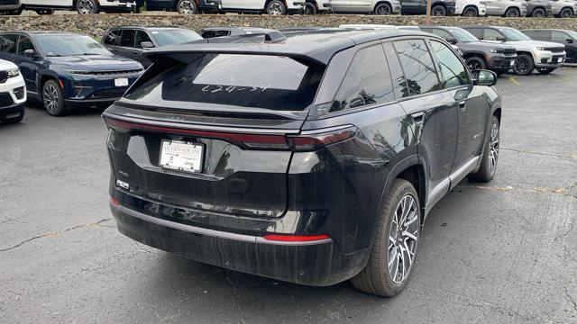 Photo of 2025 Diamond Black Crystal Pearlcoat Jeep Wagoneer S