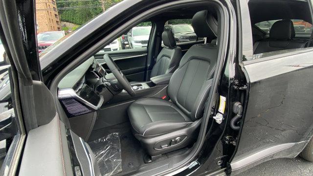 Photo of 2025 Diamond Black Crystal Pearlcoat Jeep Wagoneer S