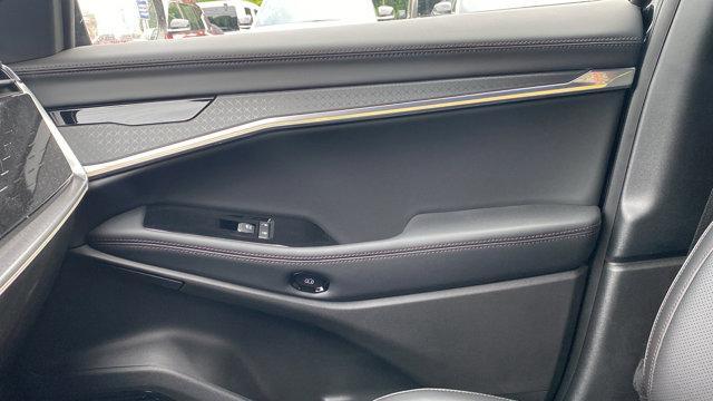 Photo of 2025 Diamond Black Crystal Pearlcoat Jeep Wagoneer S