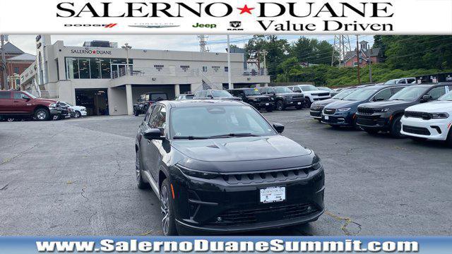 Photo of 2025 Diamond Black Crystal Pearlcoat Jeep Wagoneer S