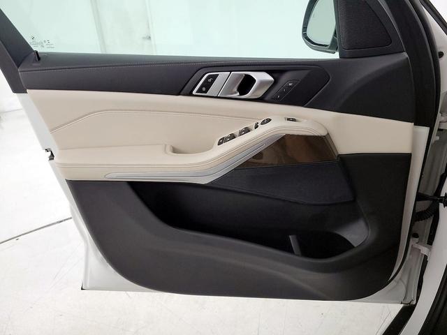Photo of 2022 White BMW X5