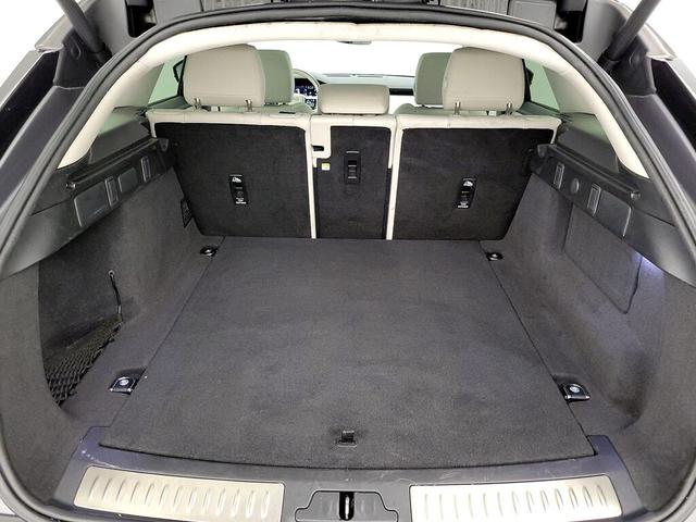 Photo of 2023 Gray Land Rover Range Rover Velar