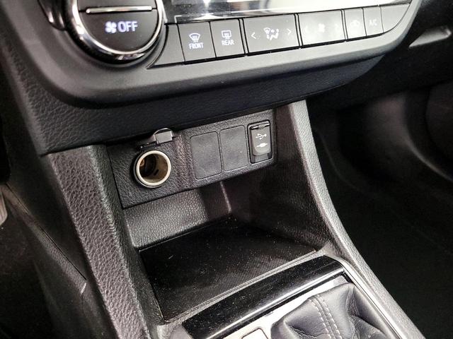 Photo of 2016 White Toyota Corolla