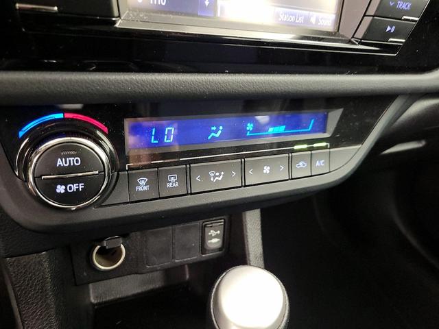 Photo of 2016 White Toyota Corolla