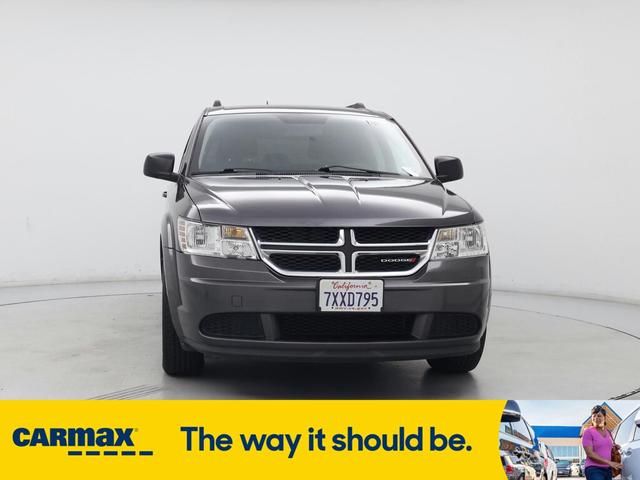 Photo of 2017 Gray Dodge Journey