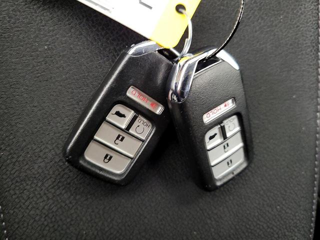 Photo of 2021 White Honda CR-V