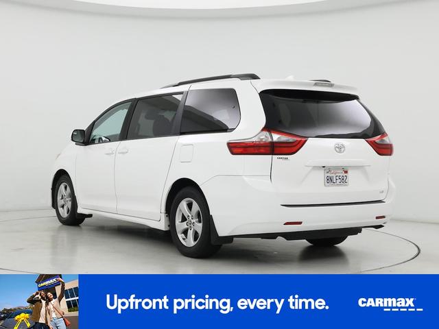 Photo of 2020 White Toyota Sienna