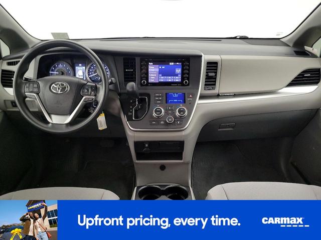 Photo of 2020 White Toyota Sienna