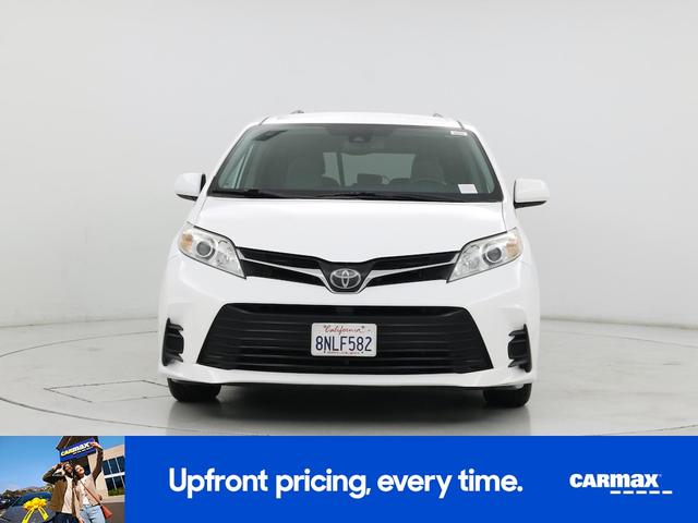 Photo of 2020 White Toyota Sienna