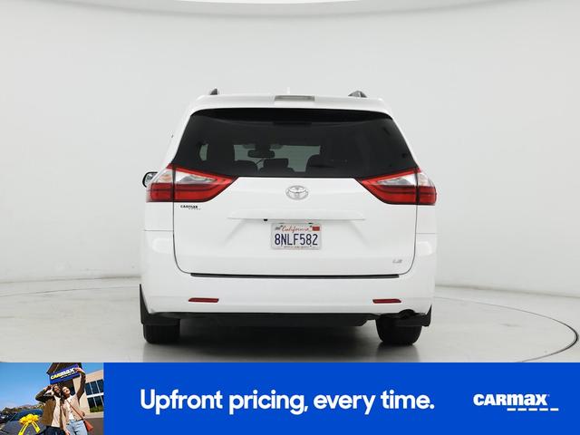 Photo of 2020 White Toyota Sienna