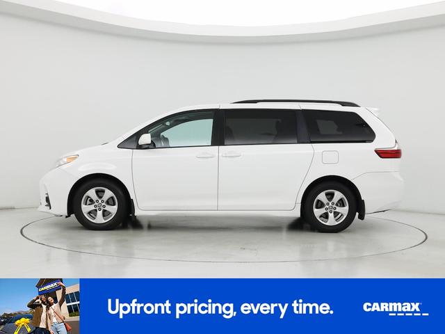 Photo of 2020 White Toyota Sienna