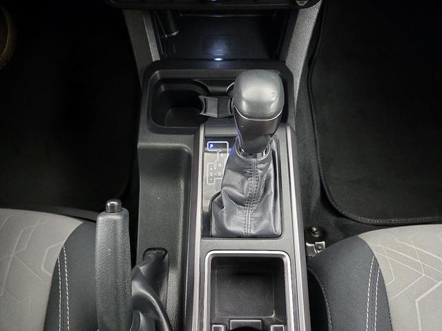 Photo of 2023 White Toyota Tacoma