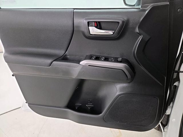 Photo of 2023 White Toyota Tacoma