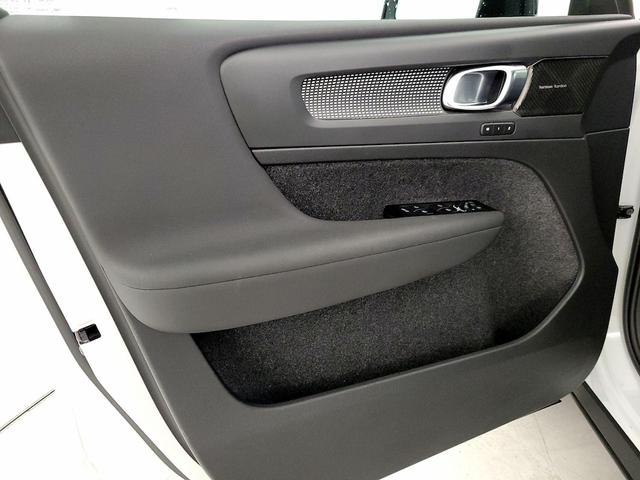 Photo of 2022 White Volvo XC40 Recharge Pure Electric