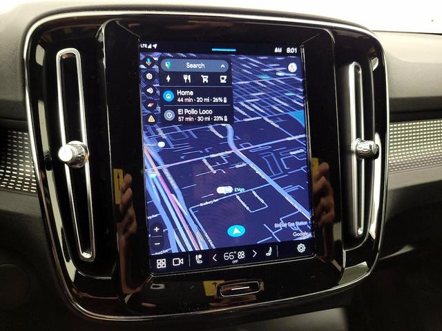 Photo of 2022 White Volvo XC40 Recharge Pure Electric