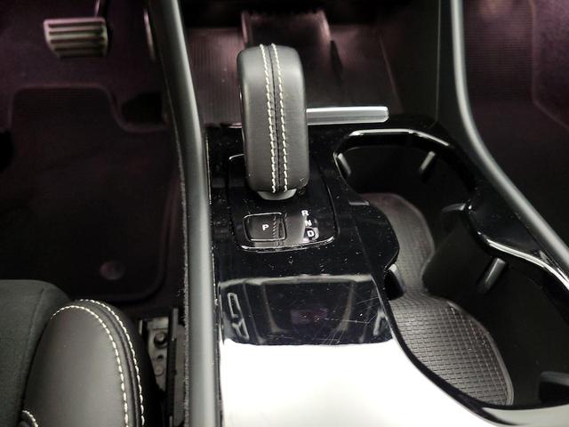 Photo of 2022 White Volvo XC40 Recharge Pure Electric