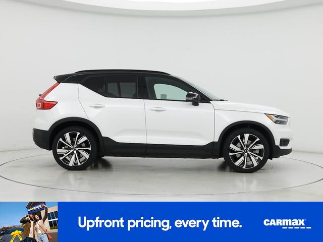 Photo of 2022 White Volvo XC40 Recharge Pure Electric