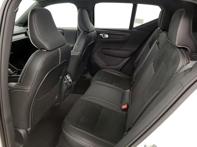 Photo of 2022 White Volvo XC40 Recharge Pure Electric