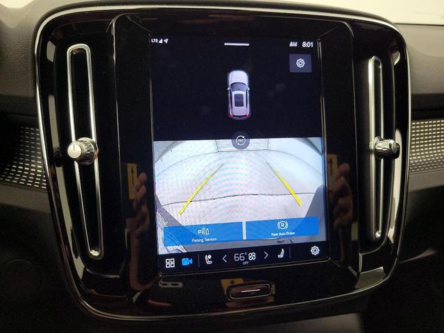 Photo of 2022 White Volvo XC40 Recharge Pure Electric