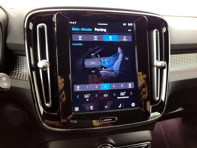 Photo of 2022 White Volvo XC40 Recharge Pure Electric