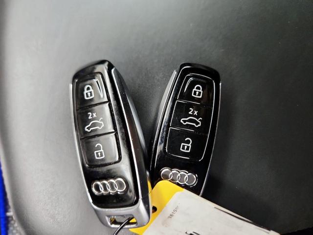 Photo of 2023 Orange Audi SQ8