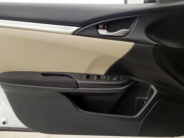 Photo of 2020 White Honda Civic
