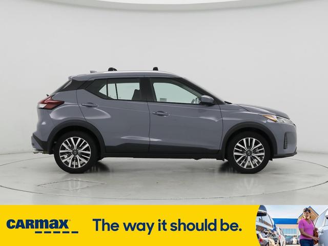 Photo of 2024 Gray Nissan Kicks