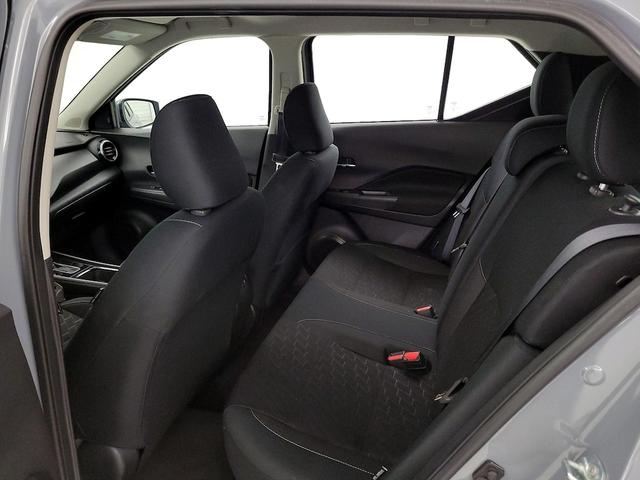 Photo of 2024 Gray Nissan Kicks