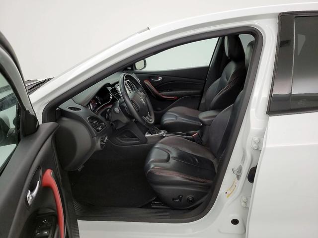 Photo of 2016 White Dodge Dart