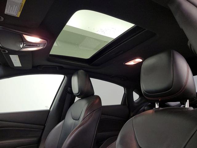 Photo of 2016 White Dodge Dart